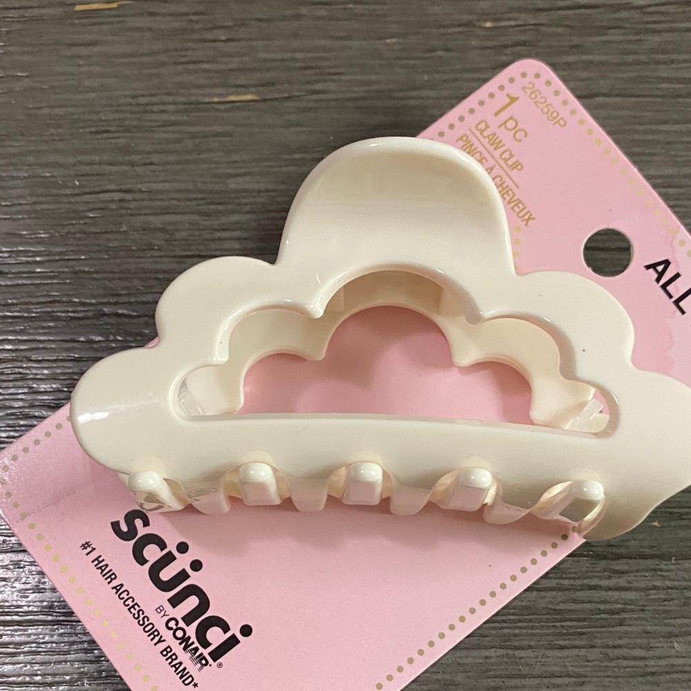 Scunci Cloud Hair Clip